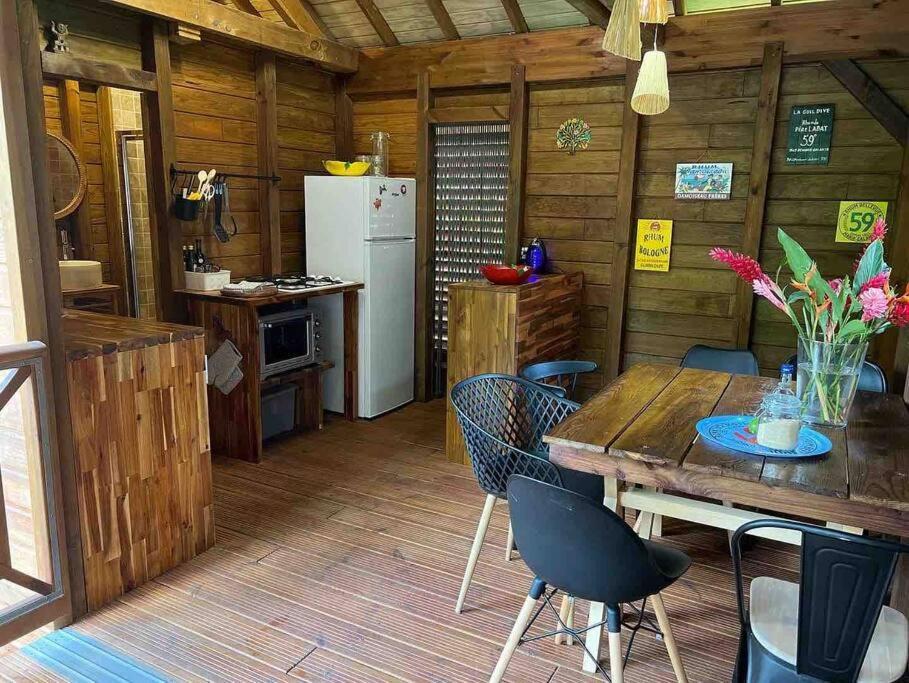 La Kaz A Pepes, Charmant Logement Avec Piscine Lamentin Extérieur photo